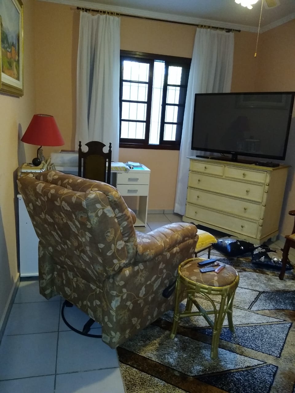 VENDO CASA COM 02 TERRENOS E P